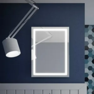DUBIEL VITRUM Fokus ogledalo 60 × 80 cm DV5256 sa LED osvetljenjem 40 W, periferno matiranim pojasom i IP55 zaštitom