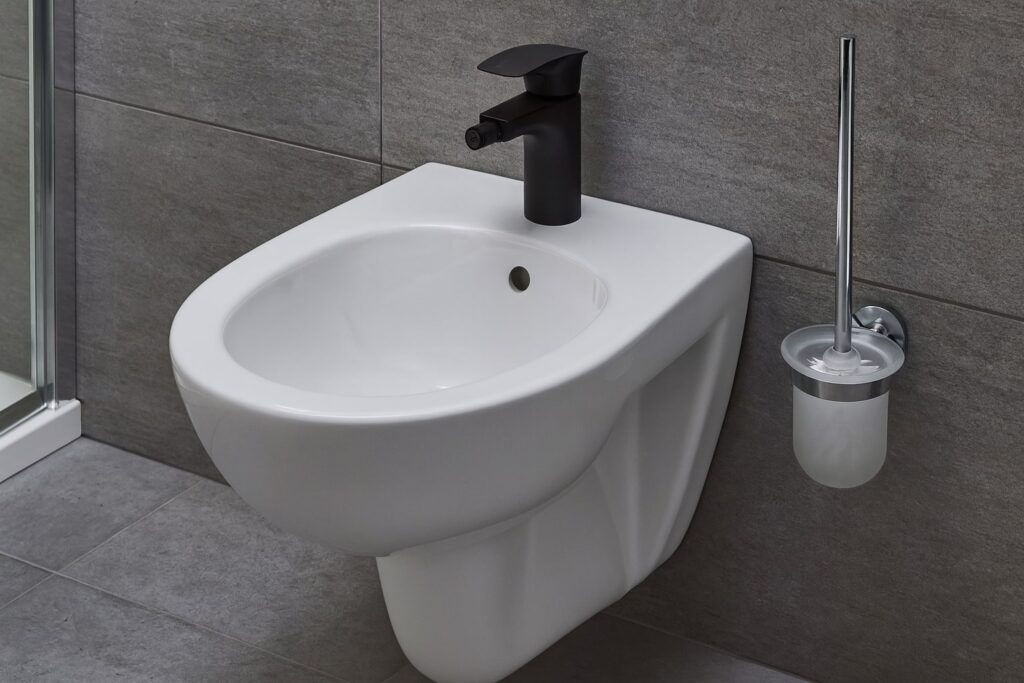 Mat crna slavina za bide