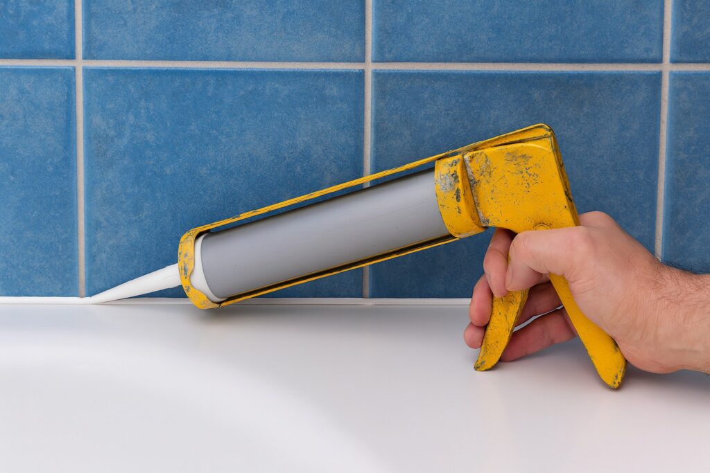 Silikon koji se postavlja na kadu