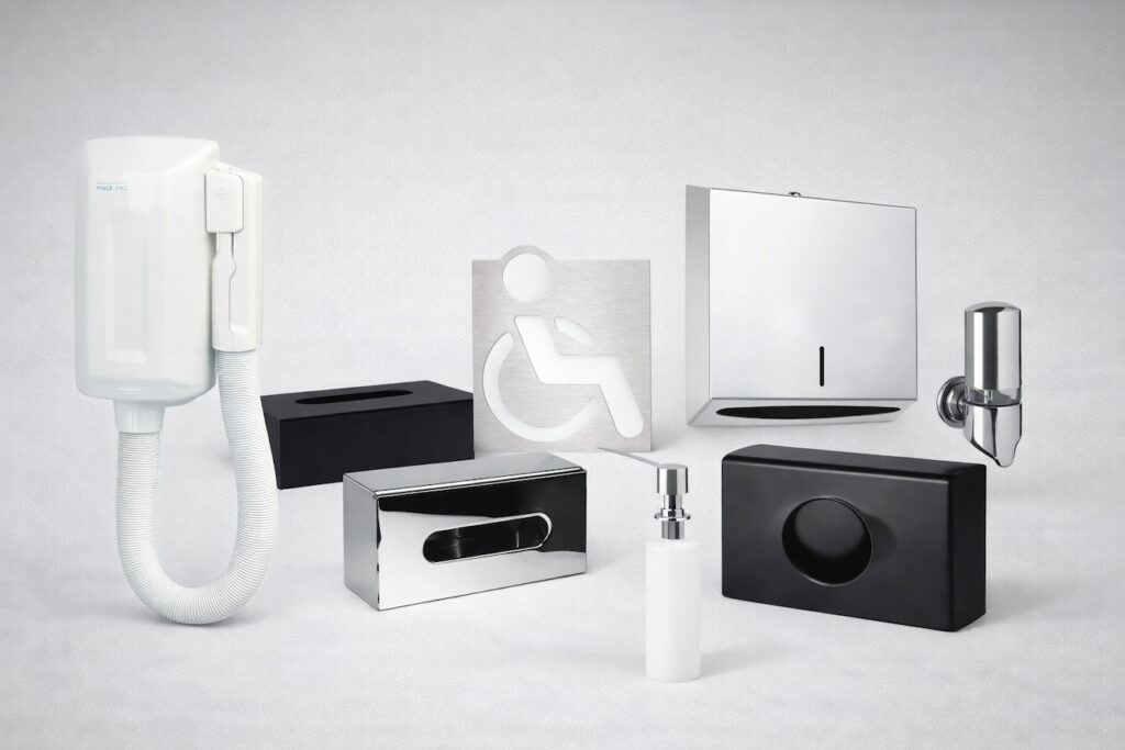 Sanitarna oprema za javna kupatila uključujući fen za kosu, dozer za sapun, držače maramica, dozator ubrusa i oznaku za invalidska kolica